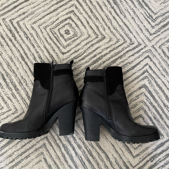 GUESS Heels 🖤 - Picture 3 of 6